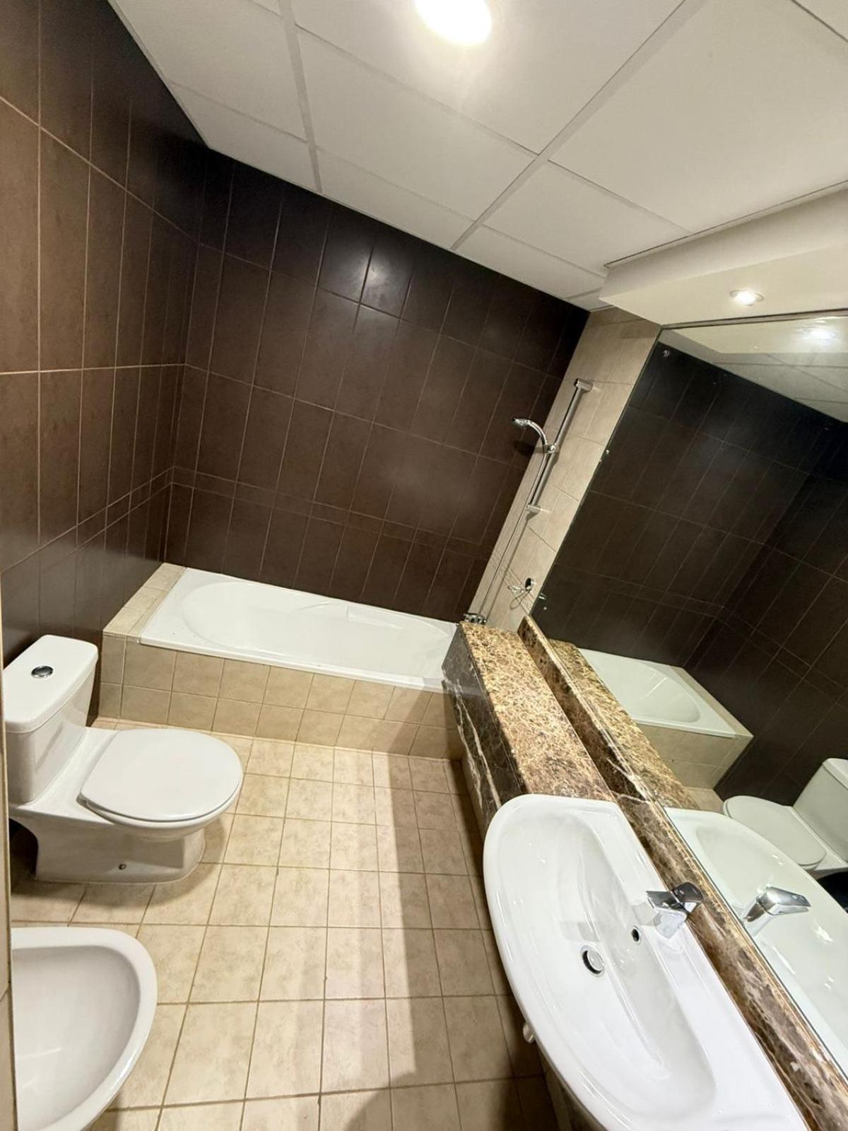 Backpackers Heaven ! 18 Beds In A 2 Bedroom Apartment In Front Of Union Metro Station Diera ดูไบ ภายนอก รูปภาพ