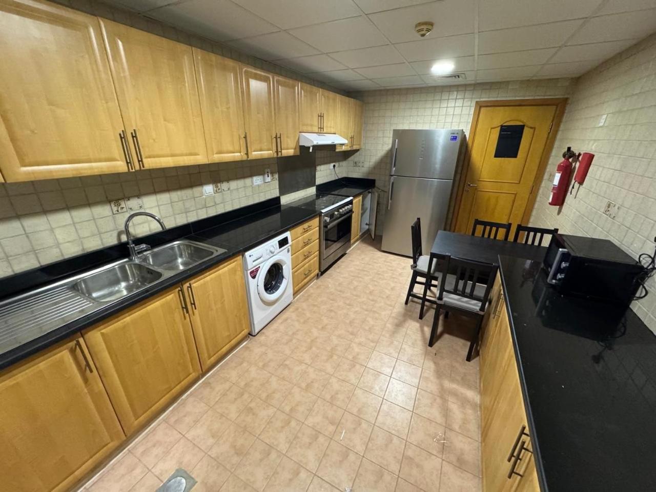 Backpackers Heaven ! 18 Beds In A 2 Bedroom Apartment In Front Of Union Metro Station Diera ดูไบ ภายนอก รูปภาพ