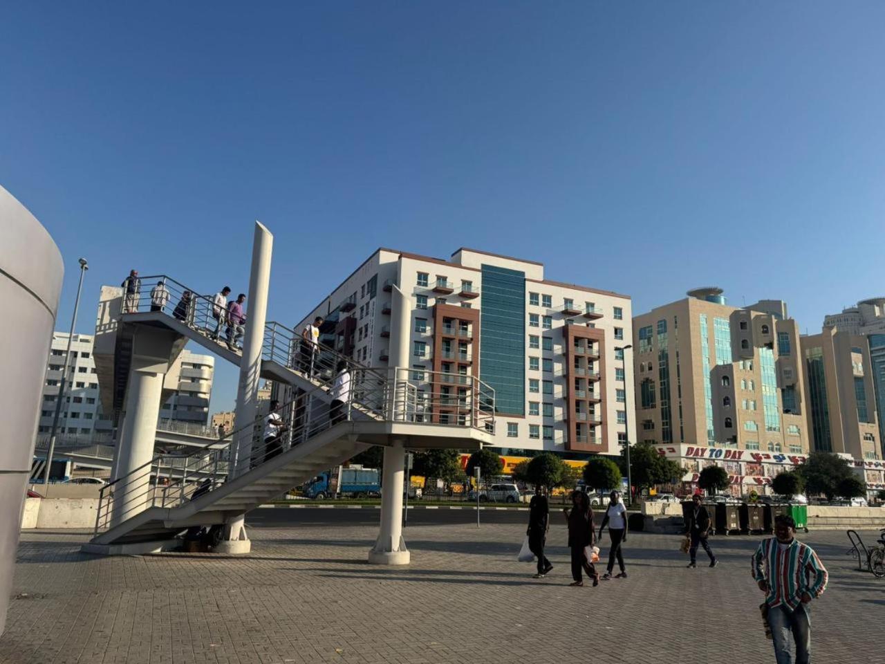 Backpackers Heaven ! 18 Beds In A 2 Bedroom Apartment In Front Of Union Metro Station Diera ดูไบ ภายนอก รูปภาพ