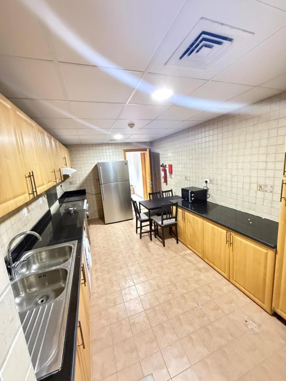 Backpackers Heaven ! 18 Beds In A 2 Bedroom Apartment In Front Of Union Metro Station Diera ดูไบ ภายนอก รูปภาพ